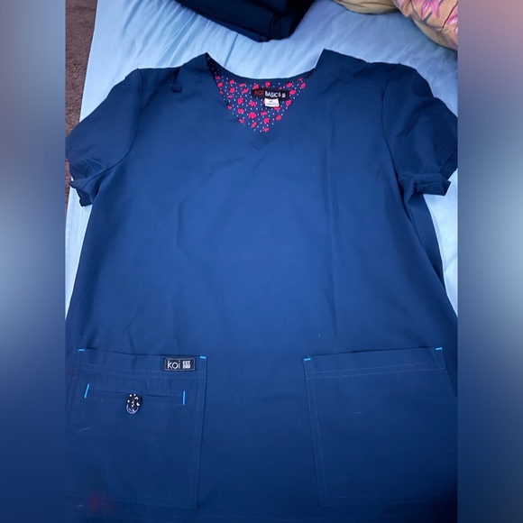 Navy blue scrub set - Picture 3 of 8